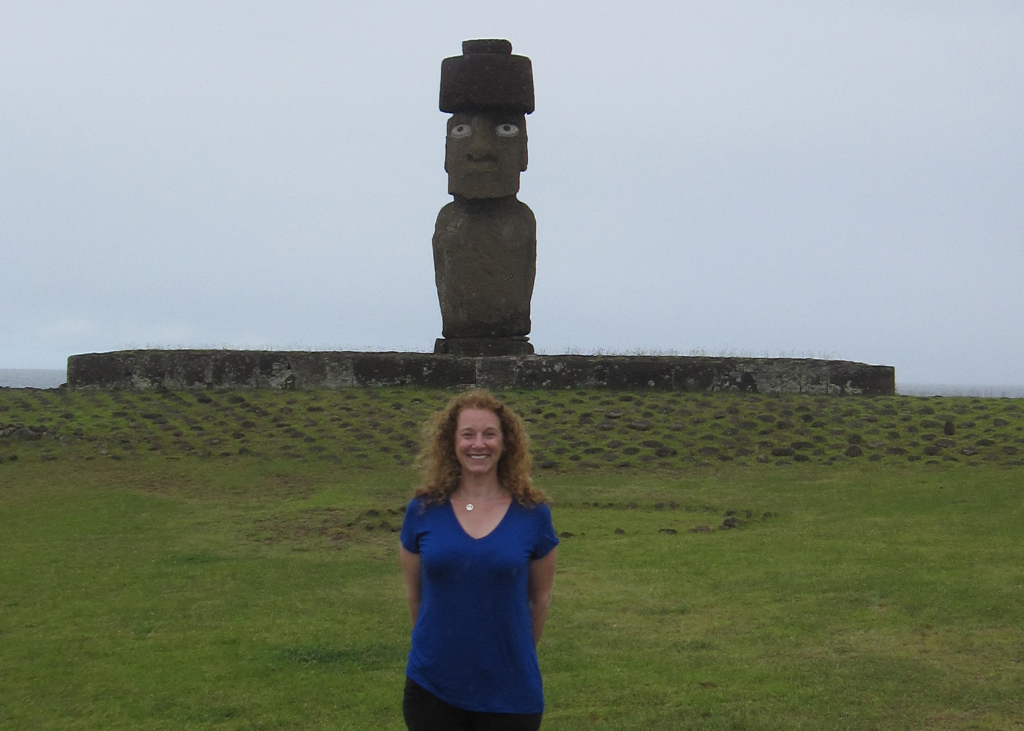 Ahu Tahai complex stands Ahu Kote Riku - The single Moai, Easter Island, Rapa Nui, Hanga Roa, Isla de Pascua, Chile, South America